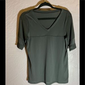 Lululemon athletic top with mesh sleeves. (Size 8)
